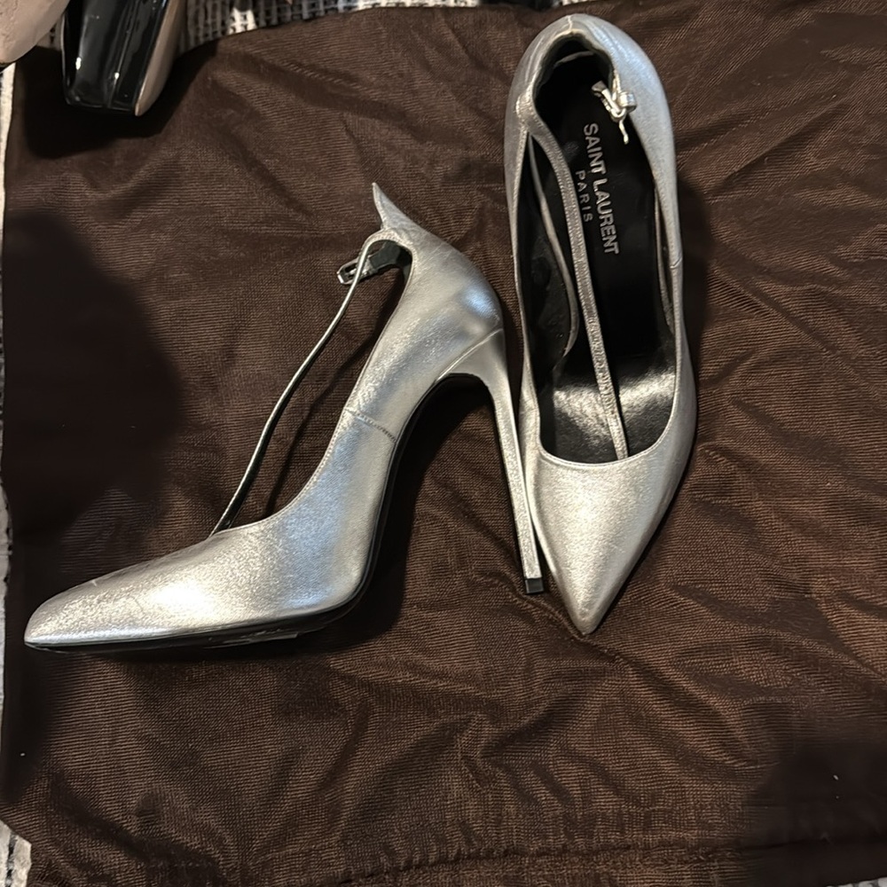 Silver Heels - image 2
